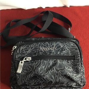 Baggallini Black and Gray Patterned Crossbody Bag